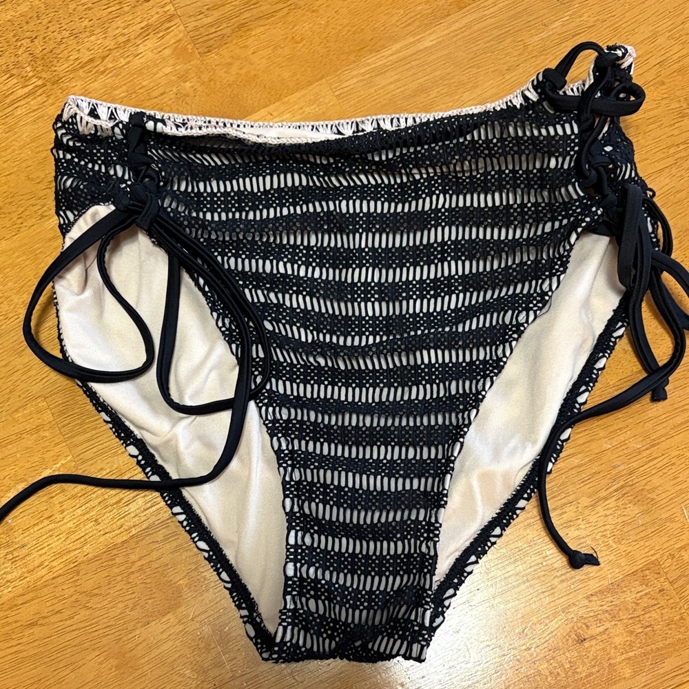 Xhilaration Black and Cream Crochet Detail - Side Tie Detail - Size Large